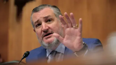Senator Cruz Compares US Broadcast Oversight Body to ‘Mafioso’ on Kimmel’s Program